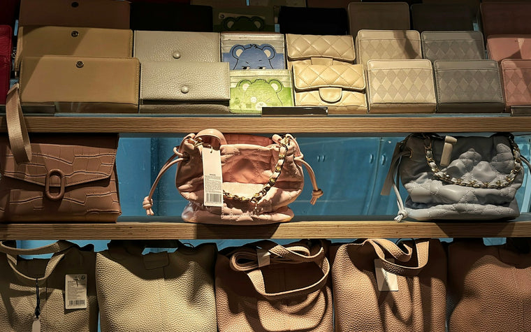 Sac cabas noir, marron ou kaki : quelle couleur choisir ?