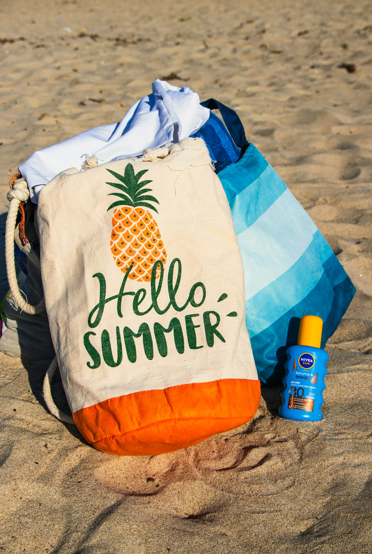 Sac de plage femme : choisir un modèle joli, léger et vraiment utile