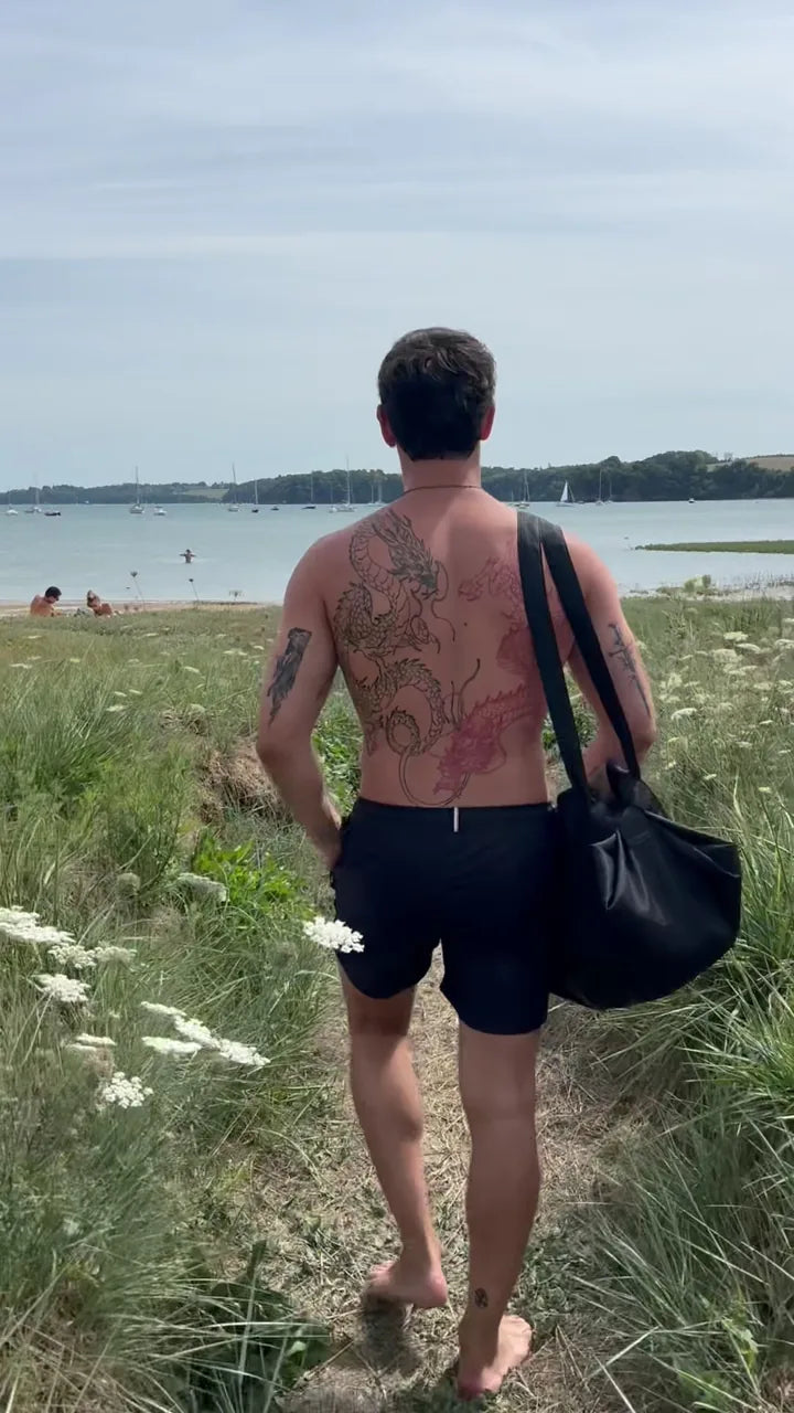 ToutVa noir porté lors d’une sortie au bord de l’eau